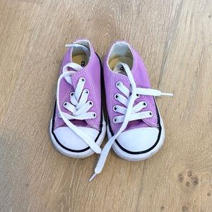 Toddler size 4 converse